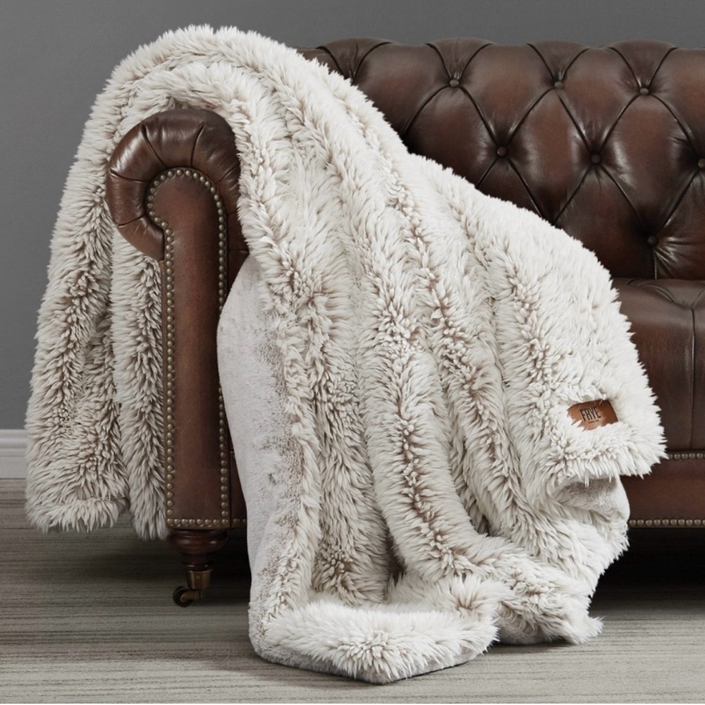 FRYE ARCTIC LUXE FAUX FUR THROW 60” x70”